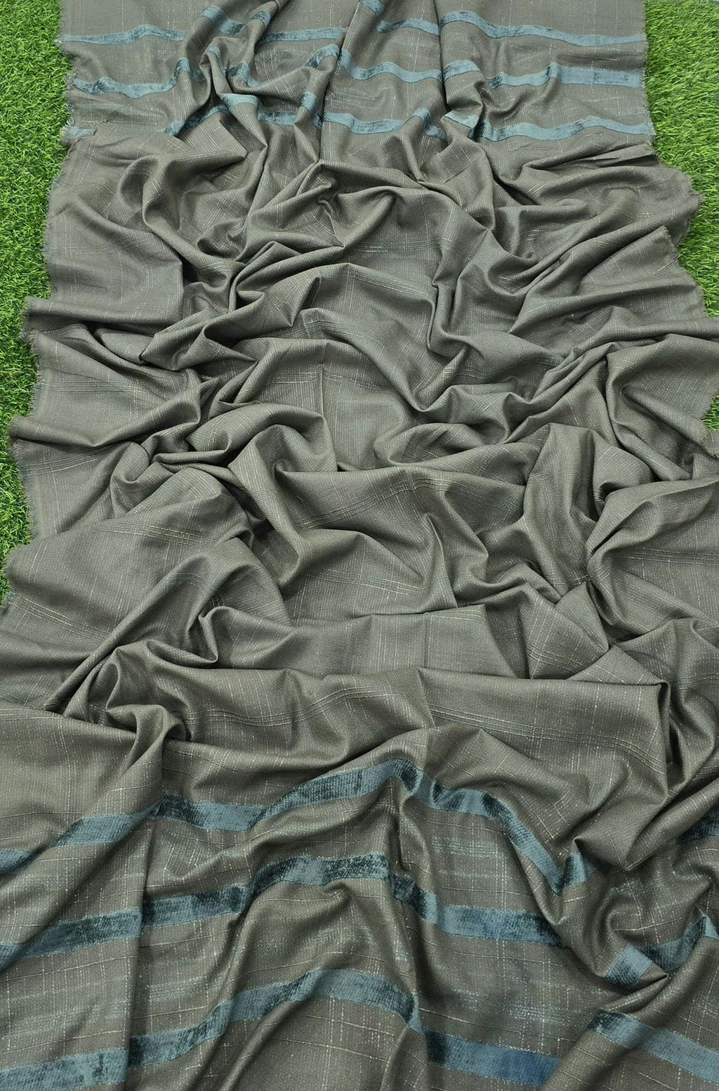 Banadora Dhanak Embroidery 3pcs With Dhanak Chamki Velvet Shawl