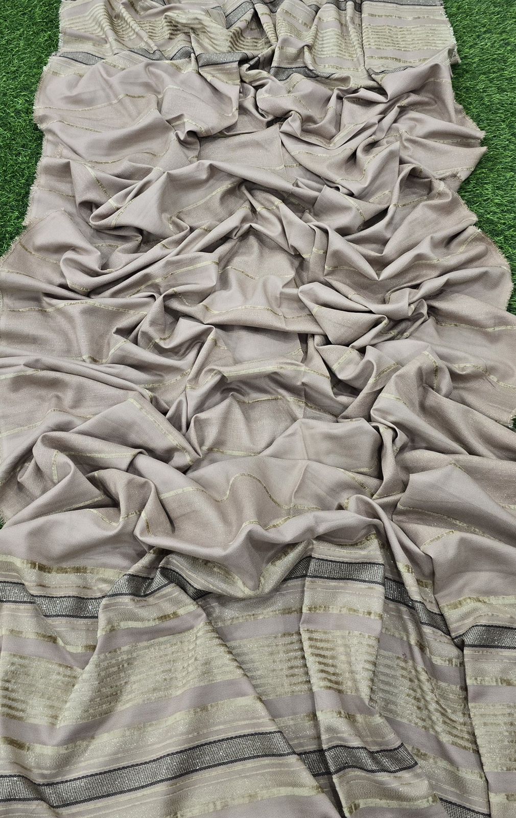 Banadora Dhanak Embroidery 3pcs With Dhanak Chamki Velvet Shawl