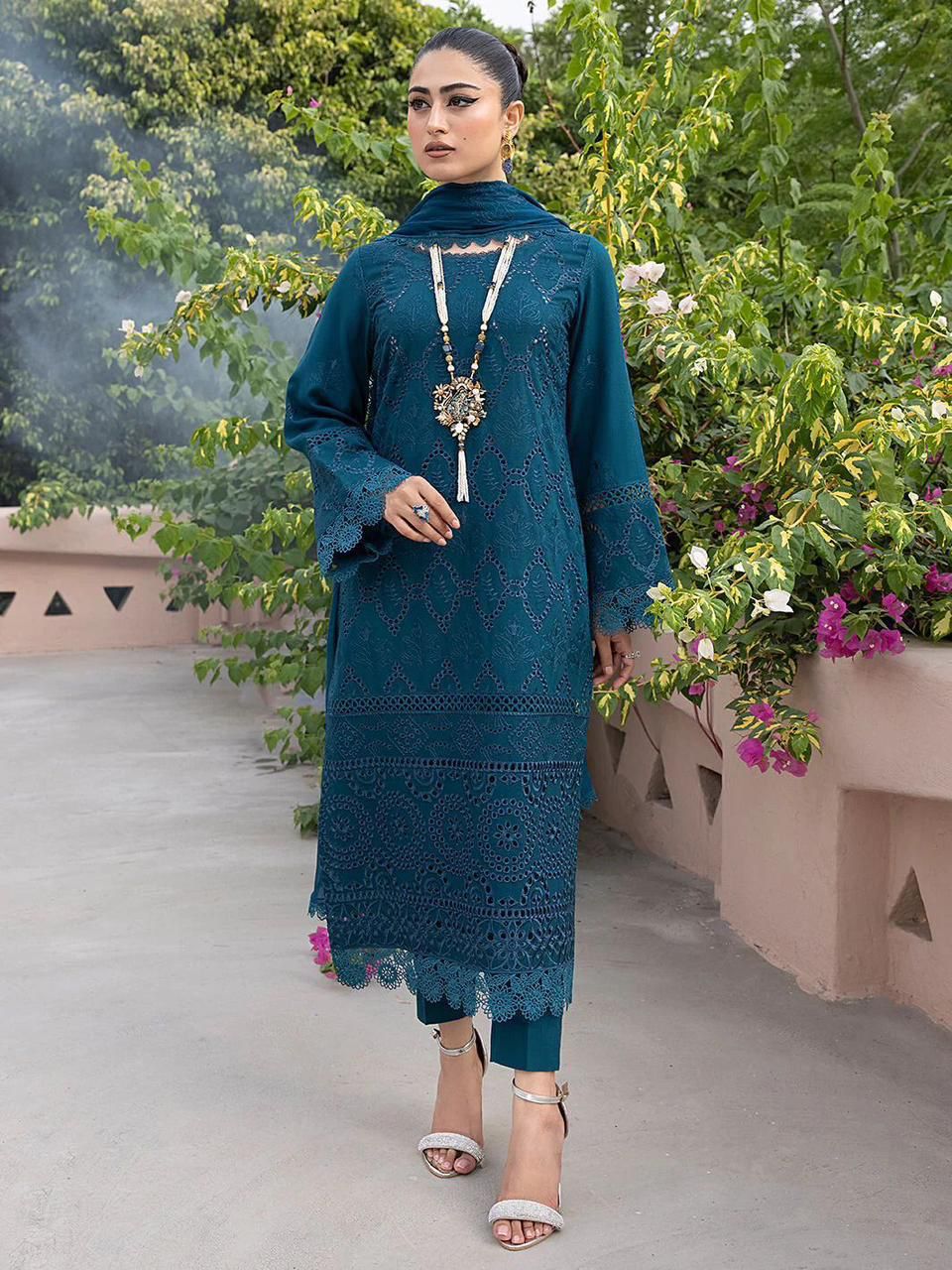 Presenting Unstitched Khaaf Lavish Lawn Collection 3 Pcs